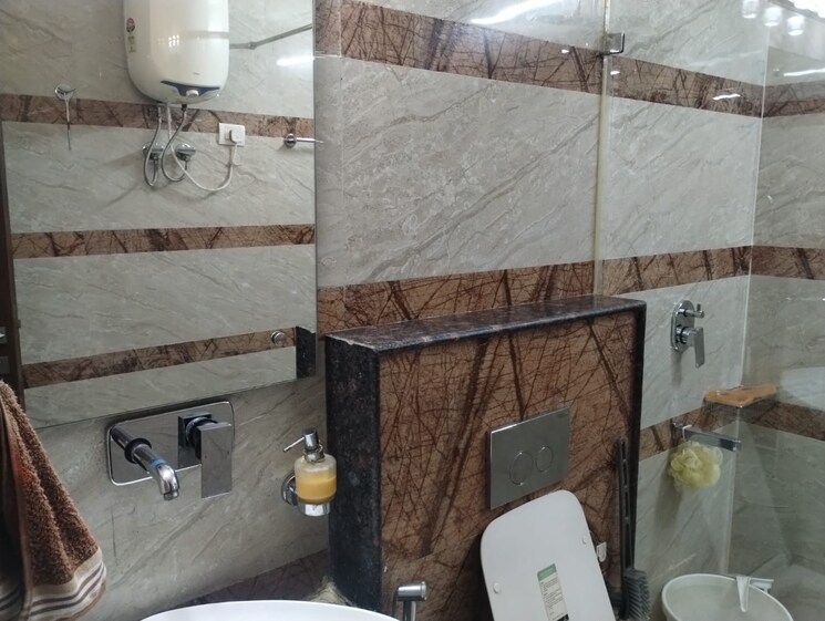 Bathroom, sector 7 3 Bedroom 250 Sq.Yd. Builder Floor In Sector 7 Gurgaon 9322662