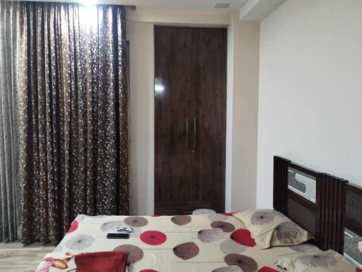 Bedroom, sector 7 3 Bedroom 250 Sq.Yd. Builder Floor In Sector 7 Gurgaon 9322662