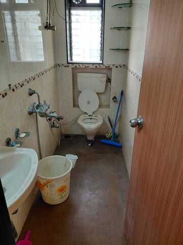 Bathroom in 2 BHK Apartment at Everest Apartment Andheri, Andheri West – for Sale
