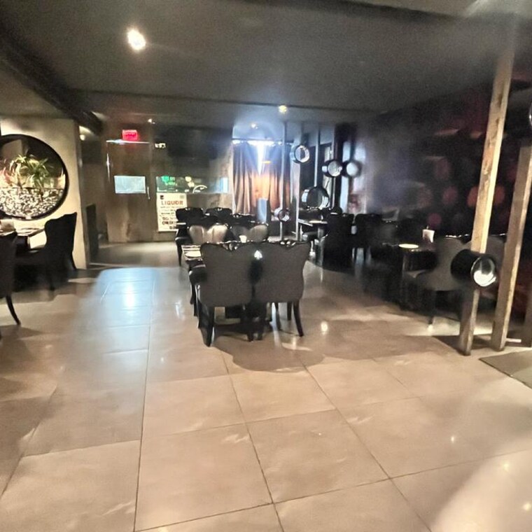  Parking, dilsukh nagar Commercial Showroom 13000 Sq.Ft. In Dilsukh Nagar Hyderabad 9322714