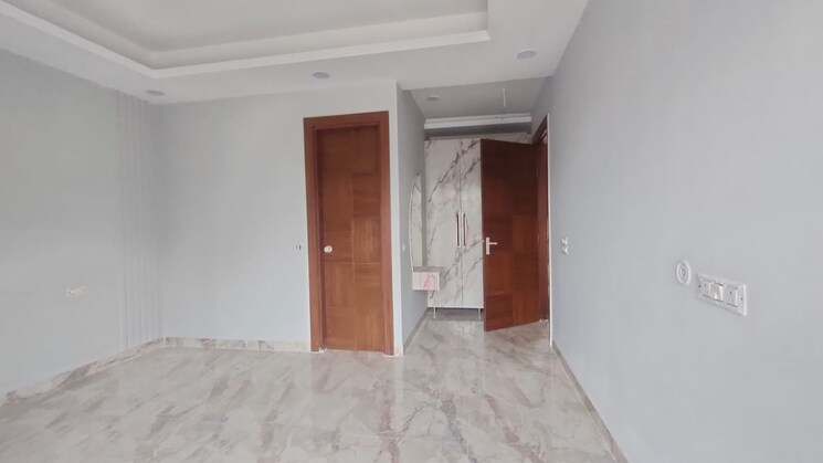 Room, sector 5 4 Bedroom 350 Sq.Yd. Builder Floor In Sector 5 Gurgaon 9322718