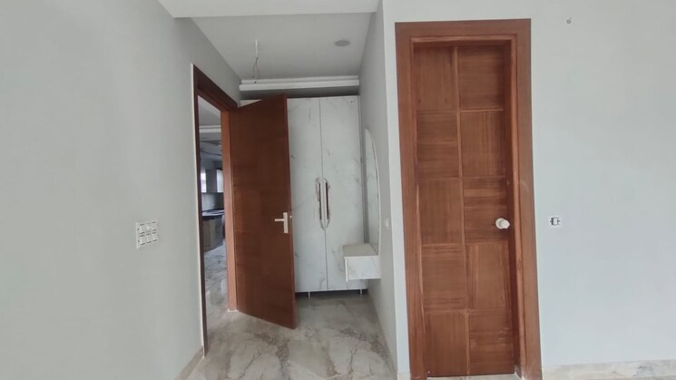 Room, sector 5 4 Bedroom 350 Sq.Yd. Builder Floor In Sector 5 Gurgaon 9322718