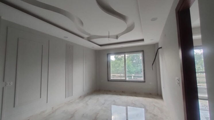 Room, sector 5 4 Bedroom 350 Sq.Yd. Builder Floor In Sector 5 Gurgaon 9322718