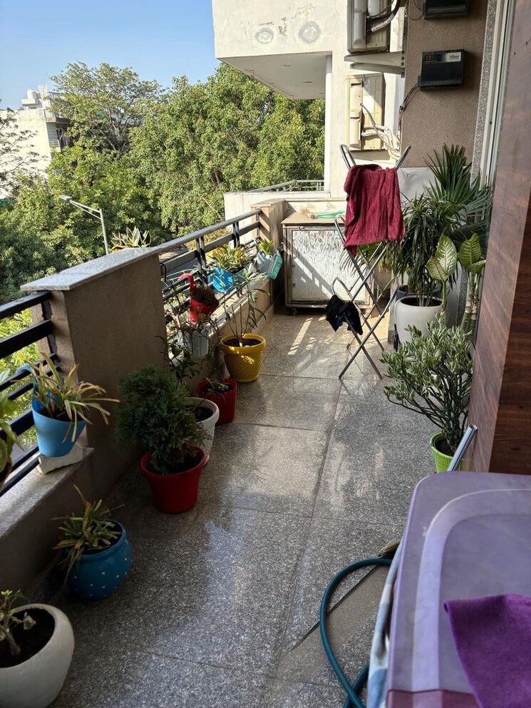 Balcony, sector 7 3 Bedroom 250 Sq.Yd. Builder Floor In Sector 7 Gurgaon 9322662