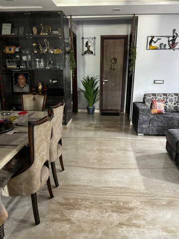 Parking in 3 BHK Builder Floor at Sector 7 – for Sale