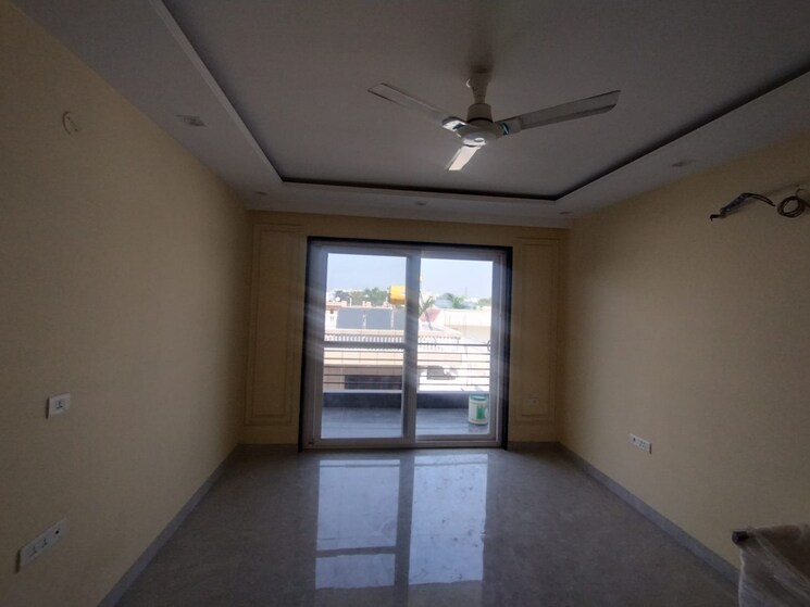 Room, sector 4 4 Bedroom 500 Sq.Yd. Builder Floor In Sector 4 Gurgaon 9322750