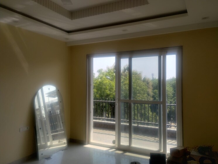 Room, sector 4 4 Bedroom 500 Sq.Yd. Builder Floor In Sector 4 Gurgaon 9322750
