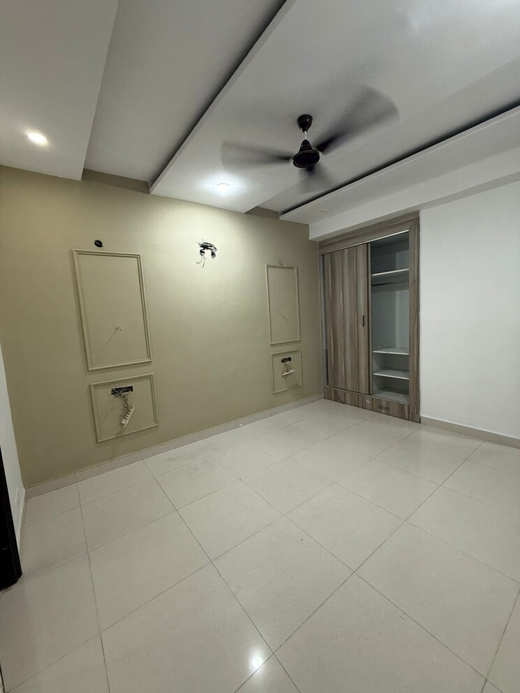 Room, metro-trade-center 3 Bedroom 132 Sq.Ft. Apartment In Vip Road Zirakpur 9322775
