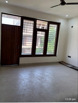 Room in 3.5 BHK Builder Floor at Lavender Floors, Sector 89 – for Rent