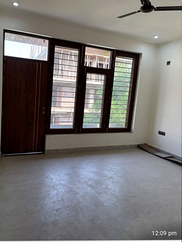 Room, lavender-floors 3.5 Bedroom 250 Sq.Yd. Builder Floor In Sector 89 Faridabad 9322791