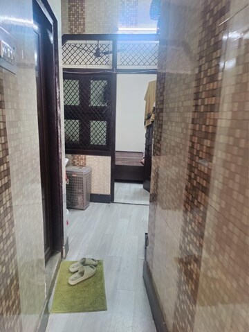  2 BHK Builder Floor at Laxmi Nagar – for Rent