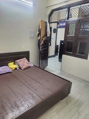 Room in 2 BHK Builder Floor at Laxmi Nagar – for Rent