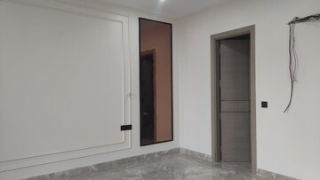Room in 4 BHK Builder Floor at Sector 4 – for Sale