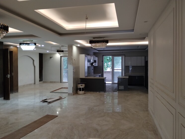  Parking, sector 4 4 Bedroom 550 Sq.Yd. Builder Floor In Sector 4 Gurgaon 9322842