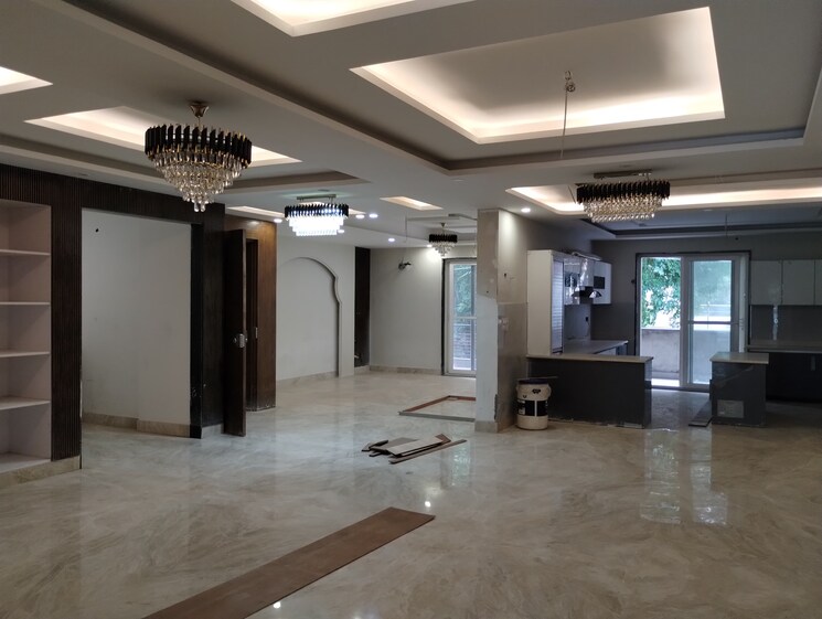  Parking, sector 4 4 Bedroom 550 Sq.Yd. Builder Floor In Sector 4 Gurgaon 9322842