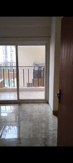 Room in 3 BHK Apartment at Amrapali Terrace Homes, Tech Zone 4 Greater Noida – for Rent