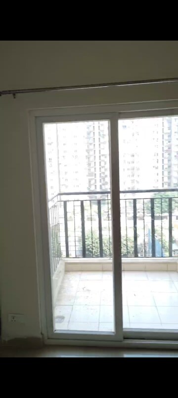 Room in 3 BHK Apartment at Amrapali Terrace Homes, Tech Zone 4 Greater Noida – for Rent