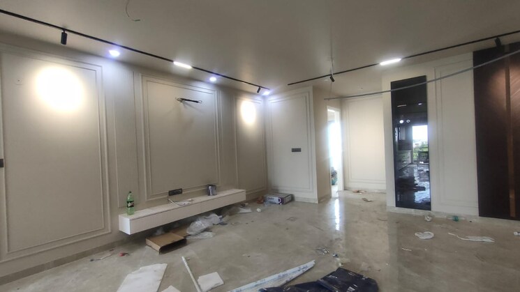 Living Room, sector 4 3 Bedroom 250 Sq.Yd. Builder Floor In Sector 4 Gurgaon 9322930