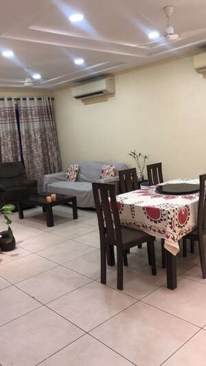 Team Area in 3 BHK Builder Floor at Lajpat Nagar Iii – for Rent