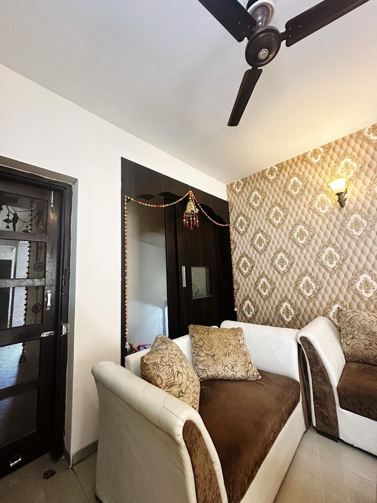 Living Room, vip road 3 Bedroom 1735 Sq.Ft. Apartment In Vip Road Zirakpur 9322910