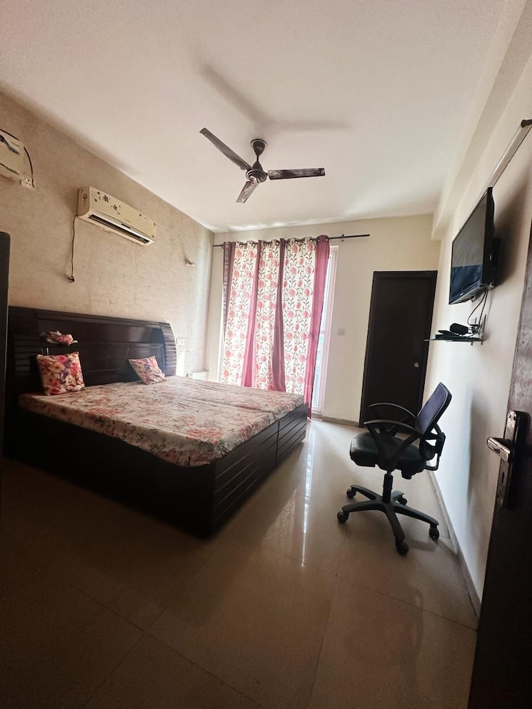 Room, vip road 3 Bedroom 1735 Sq.Ft. Apartment In Vip Road Zirakpur 9322910