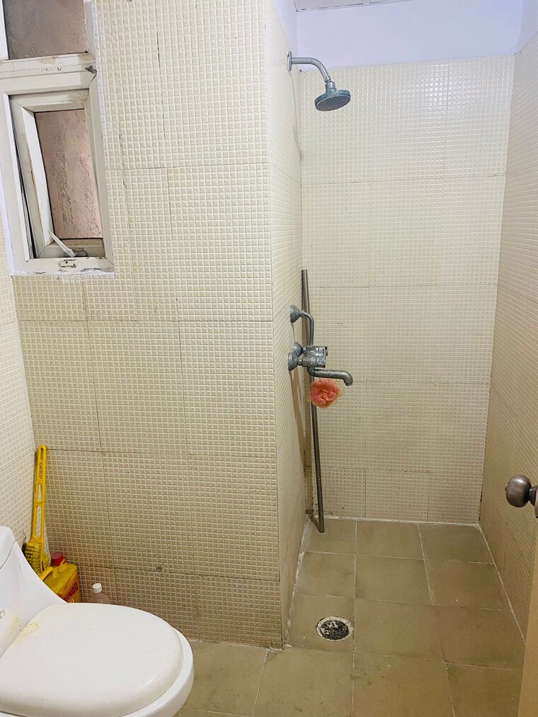 Bathroom, aditya-celebrity-homes 1 Bedroom 550 Sq.Ft. Apartment In Sector 76 Noida 9322936