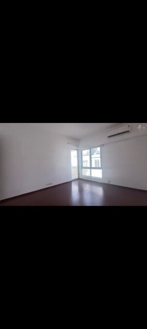 Room in 5 BHK Villa at Vatika Signature Villas, Sector 82 – for Rent