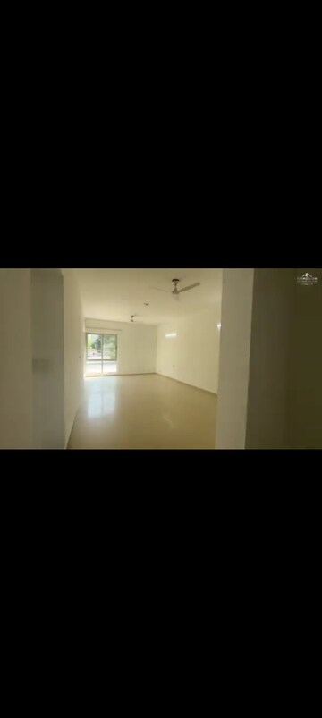 Room in 5 BHK Villa at Vatika Signature Villas, Sector 82 – for Rent