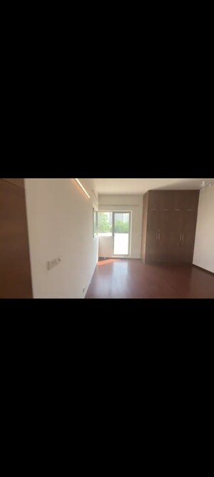 Room in 5 BHK Villa at Vatika Signature Villas, Sector 82 – for Rent