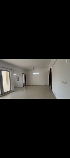 Room in 5 BHK Villa at Vatika Signature Villas, Sector 82 – for Rent