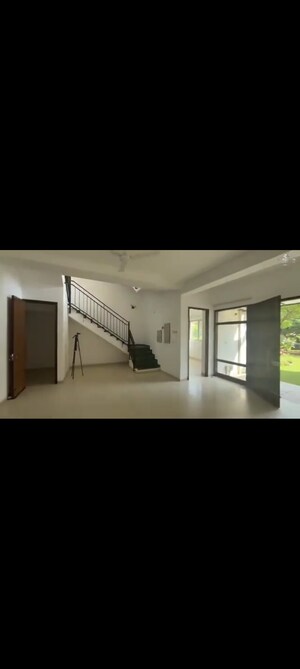 Room in 5 BHK Villa at Vatika Signature Villas, Sector 82 – for Rent