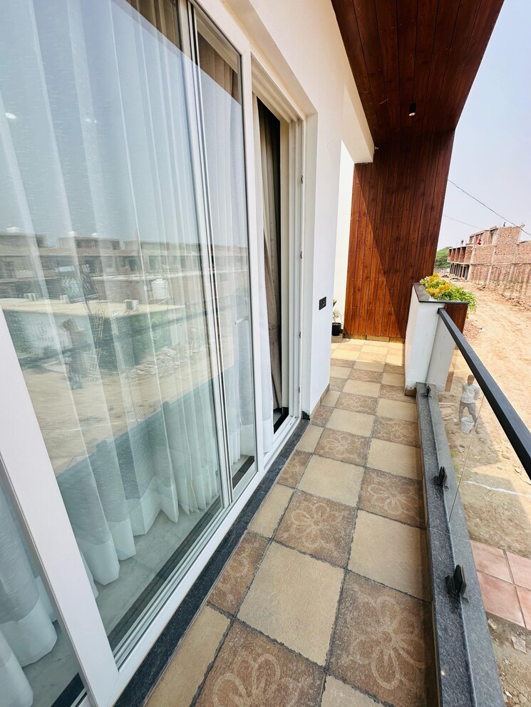 Balcony, vip road 3 Bedroom 115 Sq.Yd. Villa In Vip Road Zirakpur 9322931