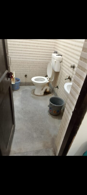 Bedroom in 1 BHK Builder Floor at Mayur Vihar Phase 1 Extension – for Rent