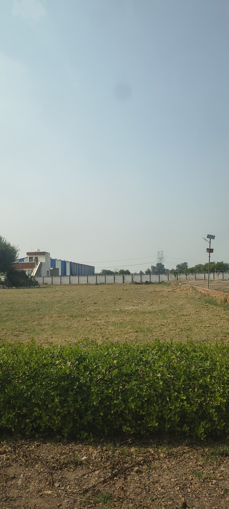 Garden, sujanpur  396 Sq.Yd. Plot In Sujanpur Aligarh 9322956