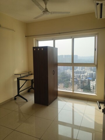 Room in 2 BHK Apartment at LnT Veridian, Powai – for Rent