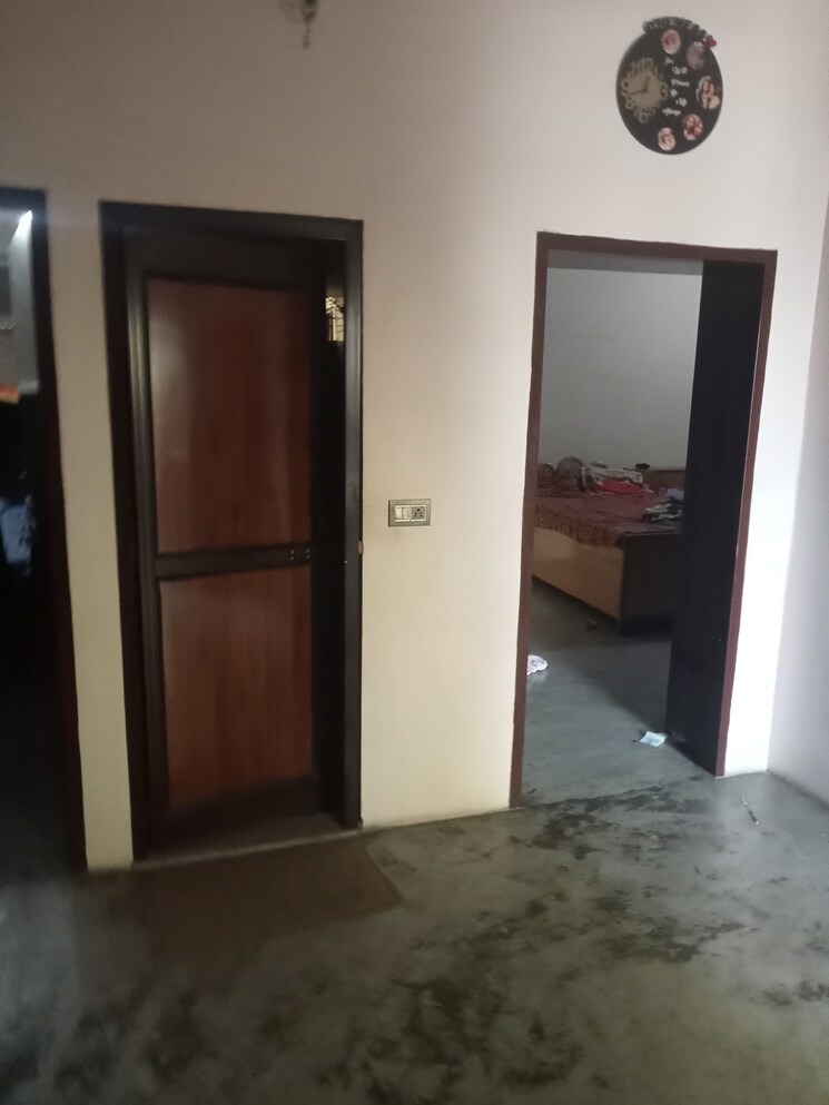 Room, new model town 6 Bedroom 150 Sq.Yd. Villa In New Model Town Panipat 9322988