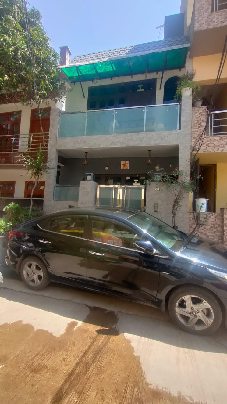  Parking, sector 7 3.5 Bedroom 60 Sq.Yd. Independent House In Sector 7 Gurgaon 9322999
