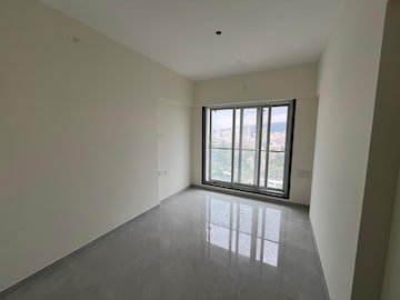 Room in 3 BHK Apartment at Naman Habitat, Andheri West – for Rent