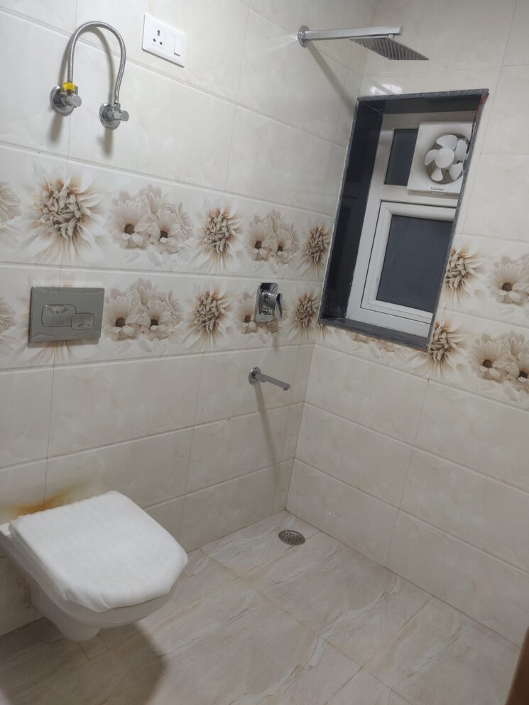 Bathroom, ip extension 3 Bedroom 1250 Sq.Ft. Apartment In Ip Extension Delhi 9323035