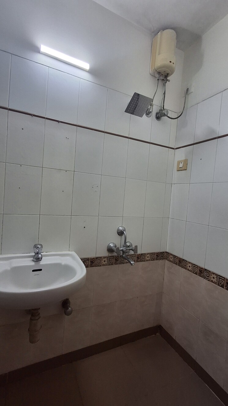 Bathroom, sheth-vasant-marvel 2 Bedroom 650 Sq.Ft. Apartment In Borivali East Mumbai 9323025