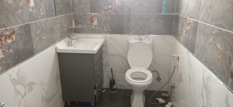 Bathroom, sector 14 3 Bedroom 250 Sq.Yd. Builder Floor In Sector 14 Gurgaon 9323030