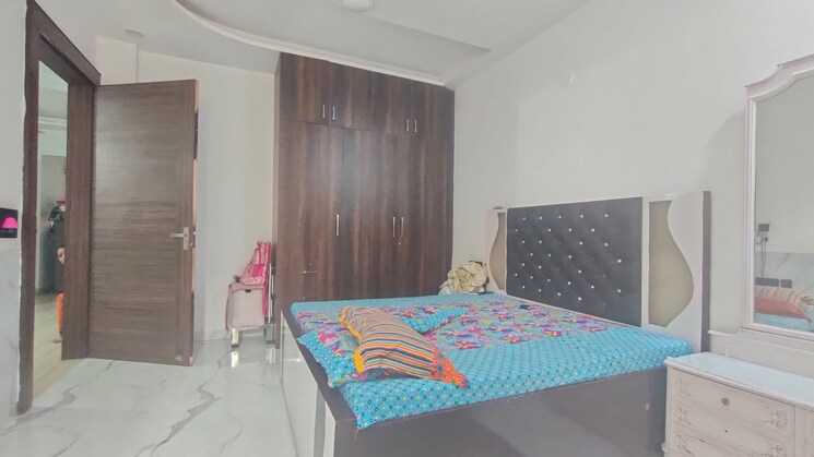 Bedroom, sector 14 3 Bedroom 250 Sq.Yd. Builder Floor In Sector 14 Gurgaon 9323030