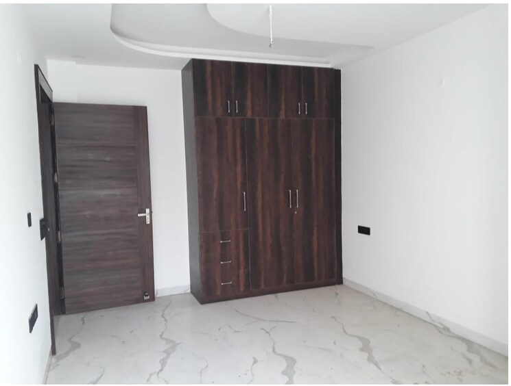Room, sector 14 3 Bedroom 250 Sq.Yd. Builder Floor In Sector 14 Gurgaon 9323030