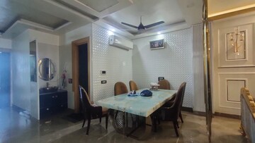 Team Area in 6 BHK Builder Floor at Sector 14 – for Sale