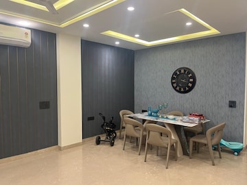 Team Area in 3 BHK Builder Floor at Sector 14 – for Sale