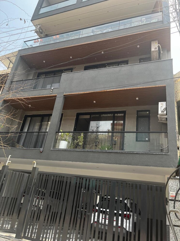 Exterior View, sector 14 3 Bedroom 250 Sq.Yd. Builder Floor In Sector 14 Gurgaon 9323040
