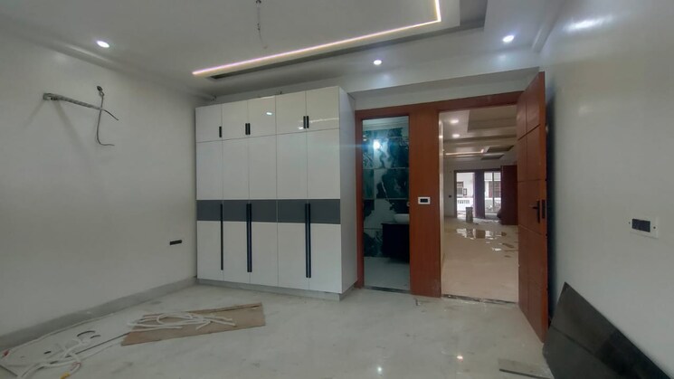 Room, sector 14 4 Bedroom 300 Sq.Yd. Builder Floor In Sector 14 Gurgaon 9323044
