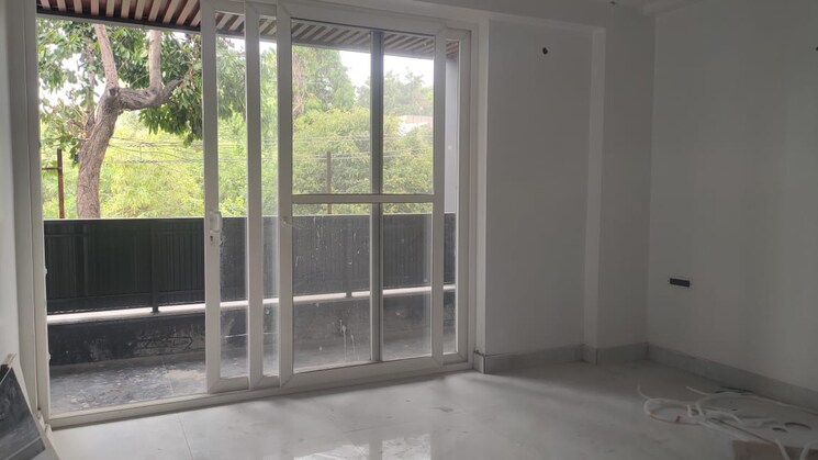 Room, sector 14 4 Bedroom 300 Sq.Yd. Builder Floor In Sector 14 Gurgaon 9323044