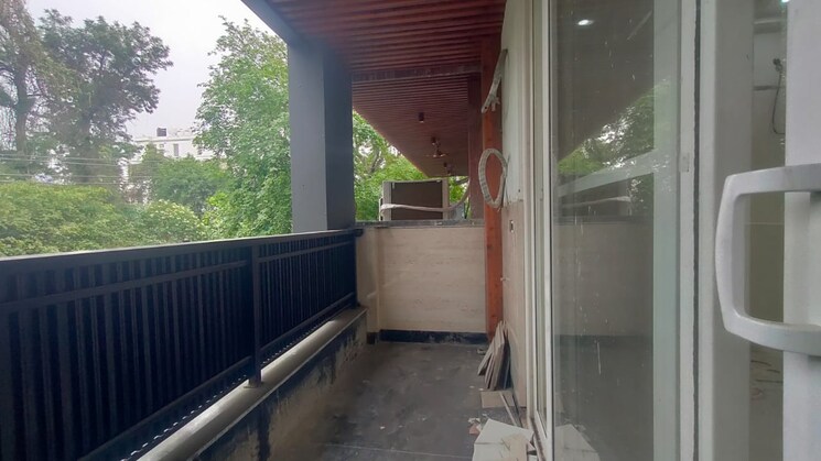 Balcony, sector 14 4 Bedroom 300 Sq.Yd. Builder Floor In Sector 14 Gurgaon 9323044