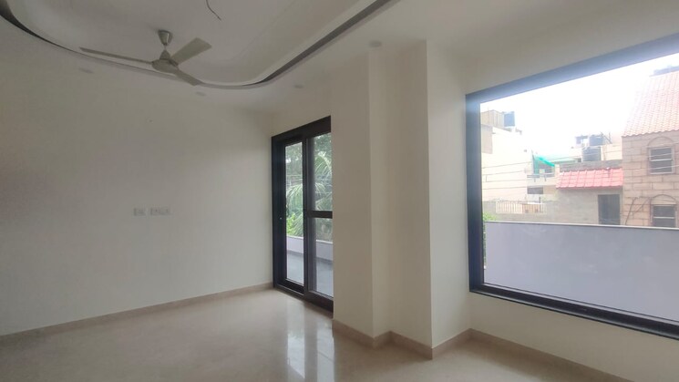 Room, sector 14 3 Bedroom 250 Sq.Yd. Builder Floor In Sector 14 Gurgaon 9323051